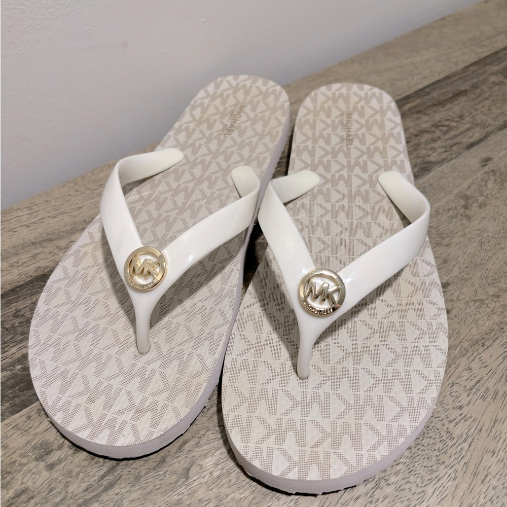 Michael Kors flip flops SIZE 11